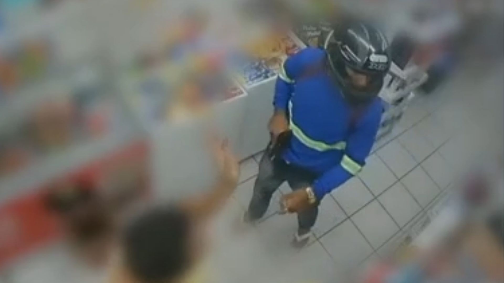 Três farmácias na mesma avenida são assaltadas por dupla de moto em Cariacica