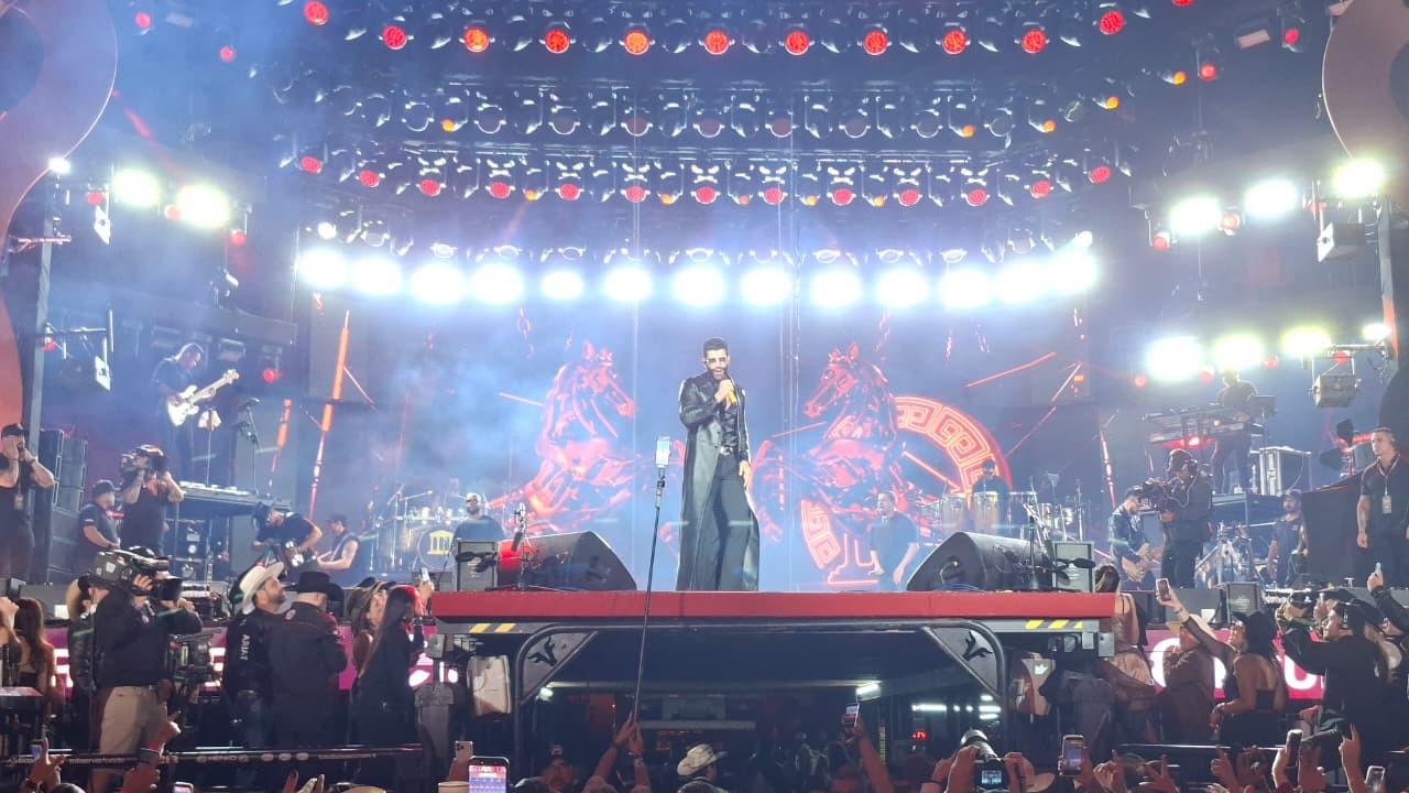 Gusttavo Lima faz retorno apoteótico à arena da Festa do Peão de Barretos: 'Respeita o embaixador'
