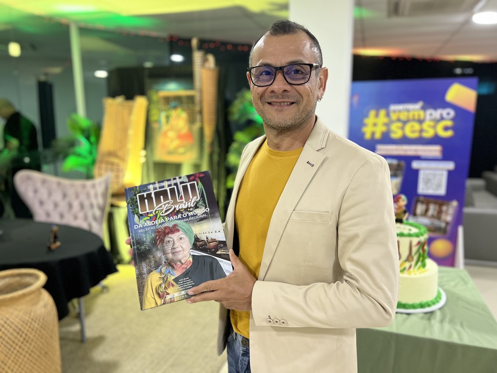 Otávio Coelho, designer que assina o livro de Kalu Brasil — Foto: Caíque Rodrigues/g1 RR