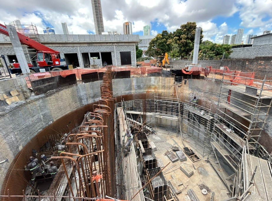 Obra da Cagepa interdita trecho do Retão de Manaíra, em João Pessoa, até 2 de fevereiro