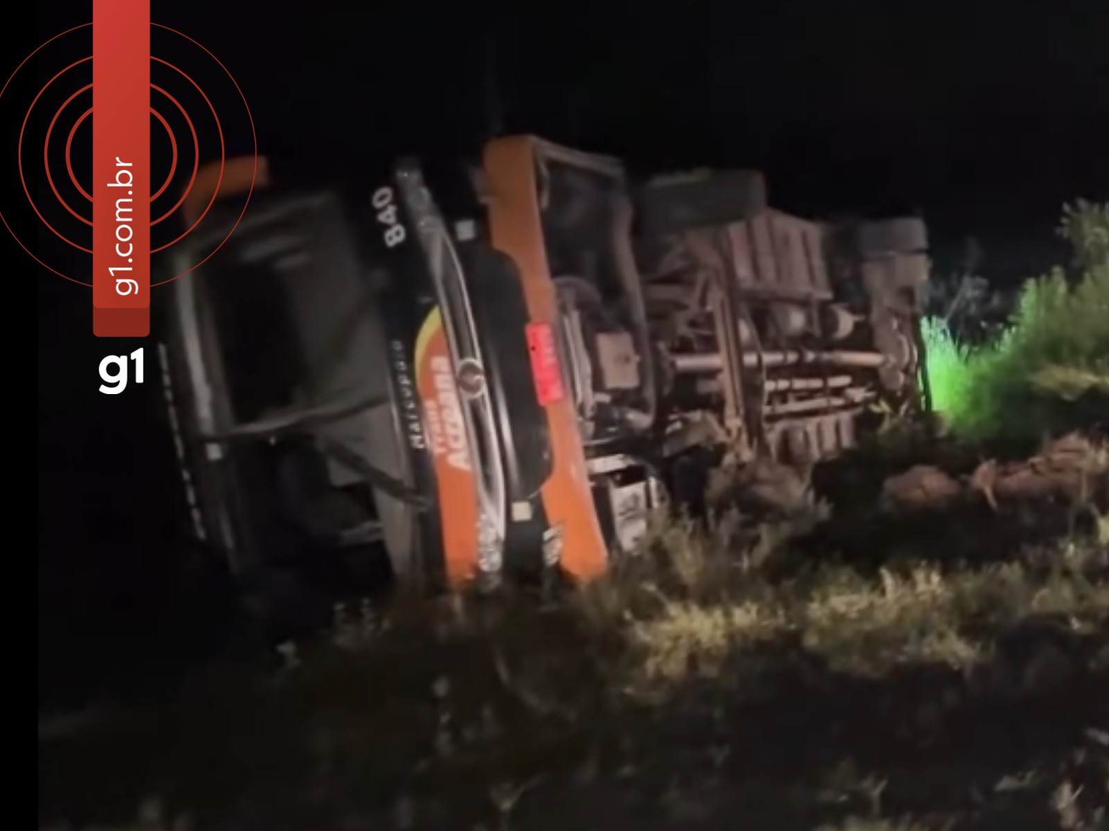 Ônibus tomba na BR-364 e deixa feridos no Acre