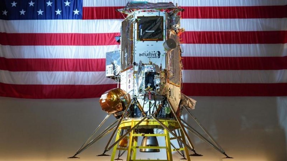 A empresa especializada em data centers Lonestar enviou recentemente seu equipamento de teste para a Lua neste módulo lunar — Foto: Intuitive Machines via BBC