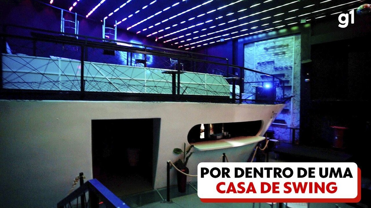 Navio de 17 metros é atrativo em casa de swing; conheça por dentro