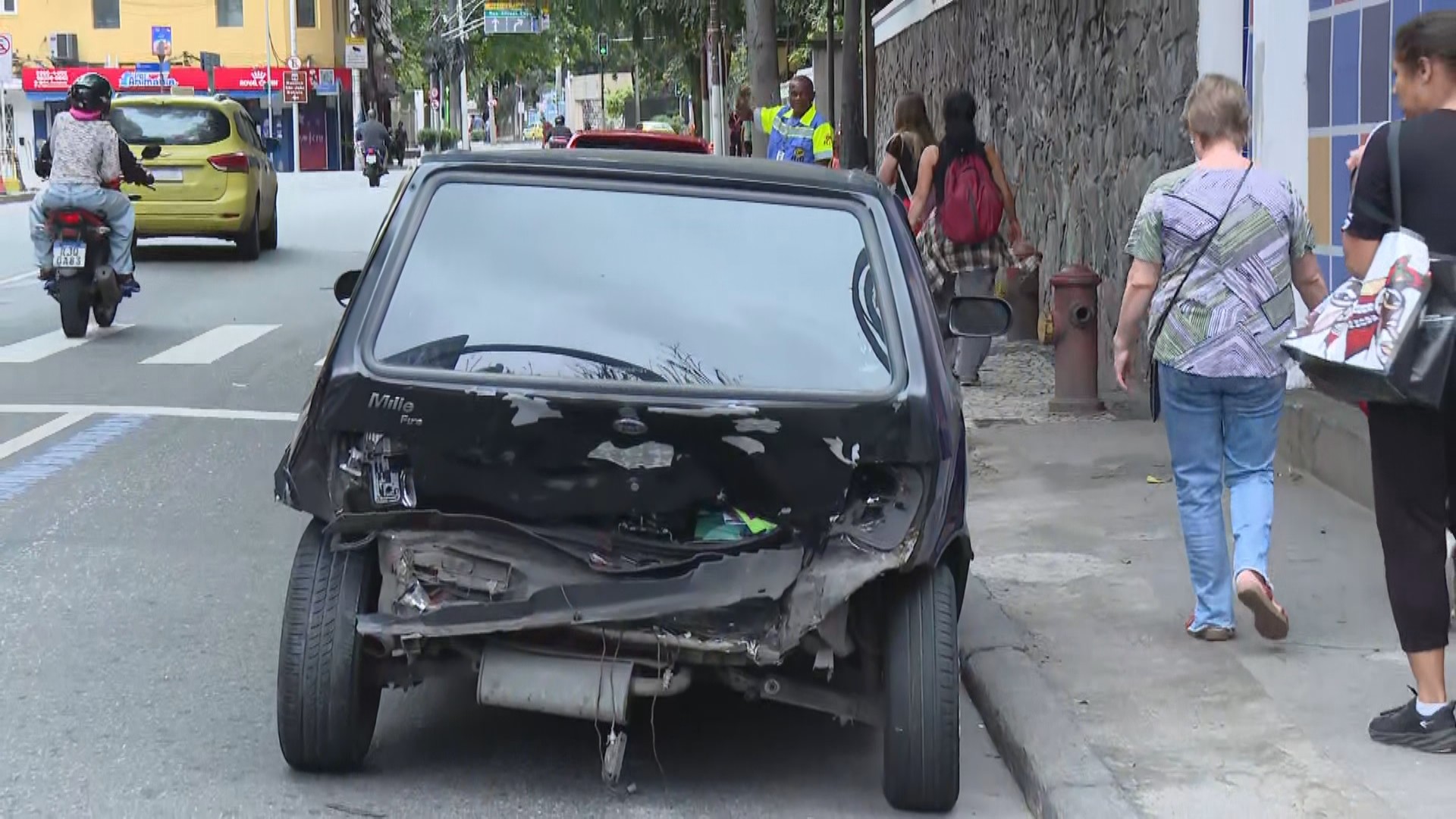 ‘Meu carro voou’: motorista relata batida na traseira em meio a tiroteio em Botafogo