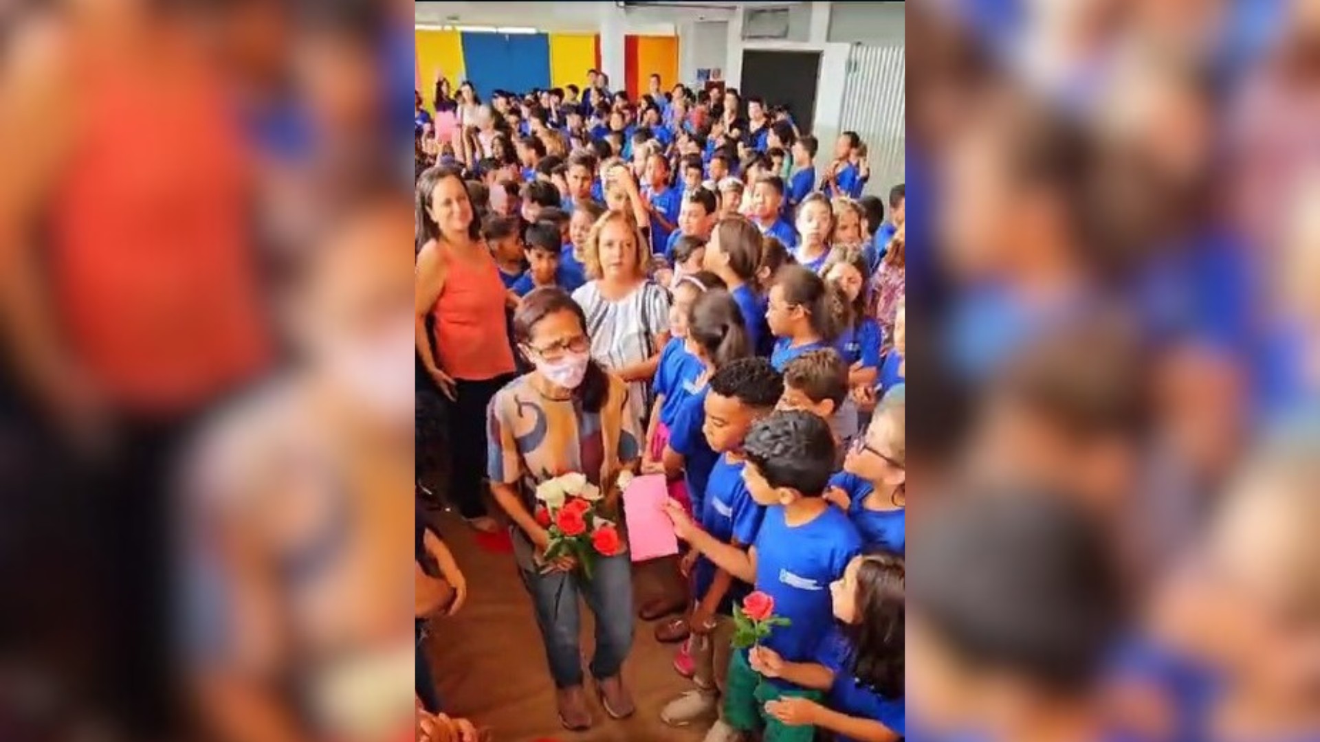 Após quase 30 anos de amor e dedicação, funcionária de escola se emociona ao receber homenagem