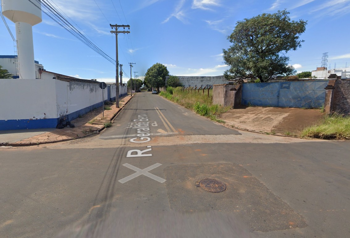 Idoso passa mal, desmaia e morre atropelado por caminhão no interior de SP