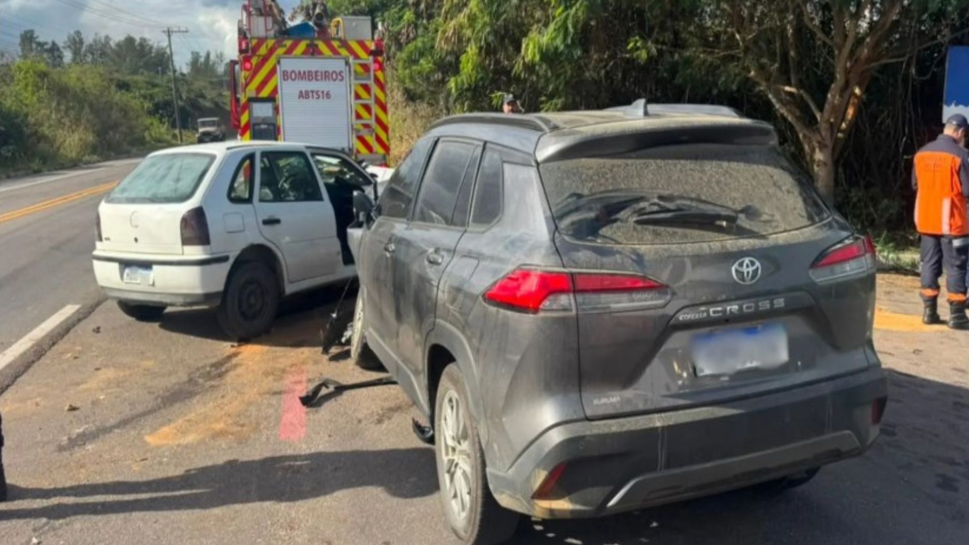 Acidente entre dois carros deixa 4 feridos na Rodovia do Sol, no ES