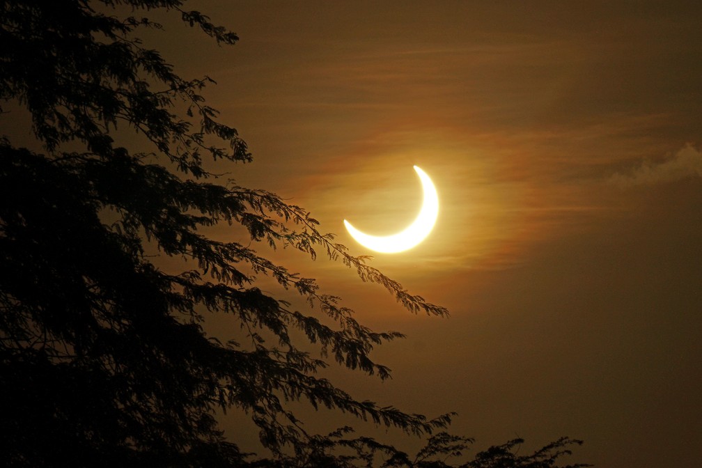Eclipse solar de outubro de 2023 é visto de São Miguel do Gostoso, no Rio Grande do Norte. — Foto: Eros Sena
