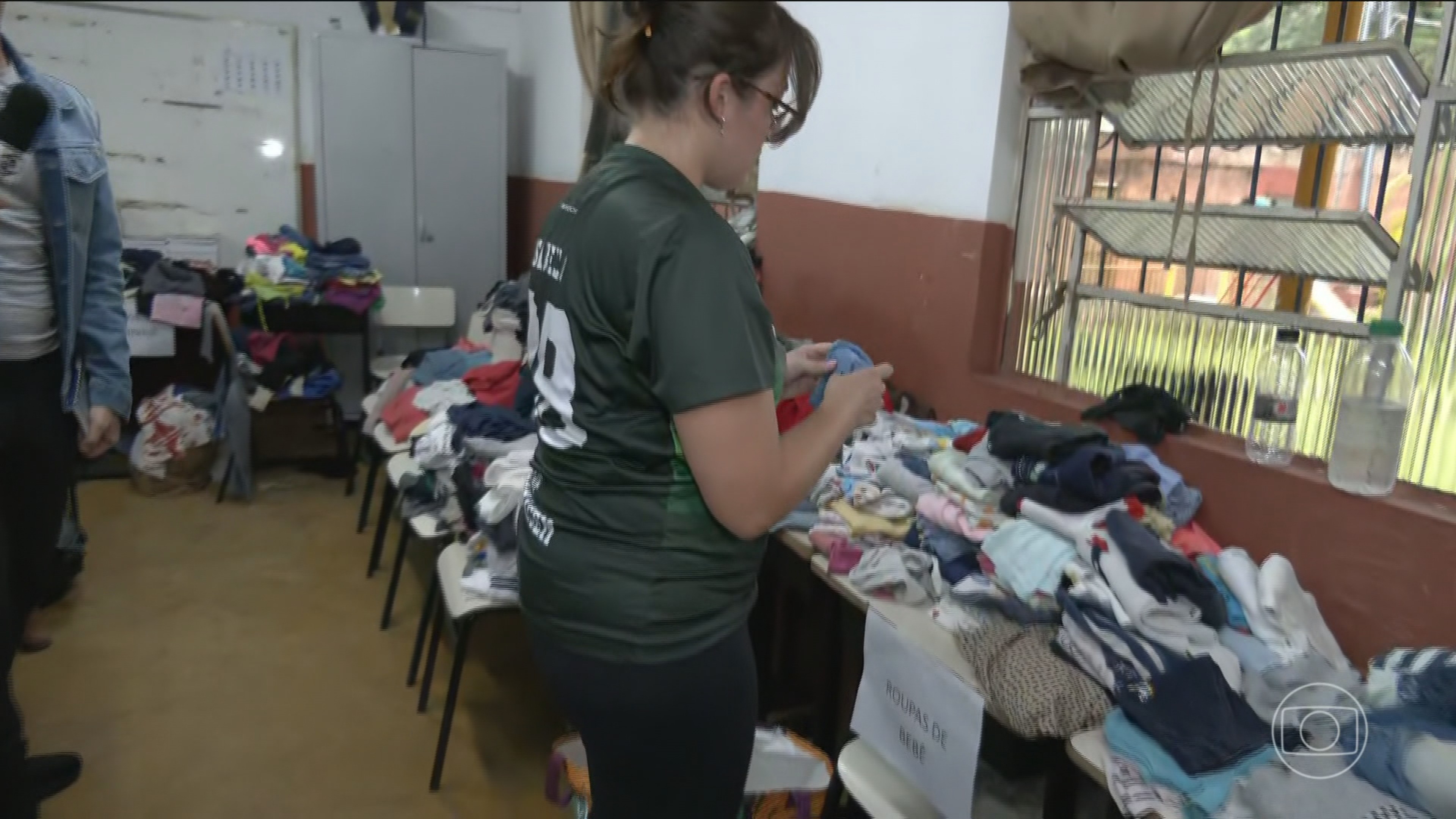 Escolas servem de abrigo para centenas de pessoas que perderam as casas em Juiz de Fora (MG)