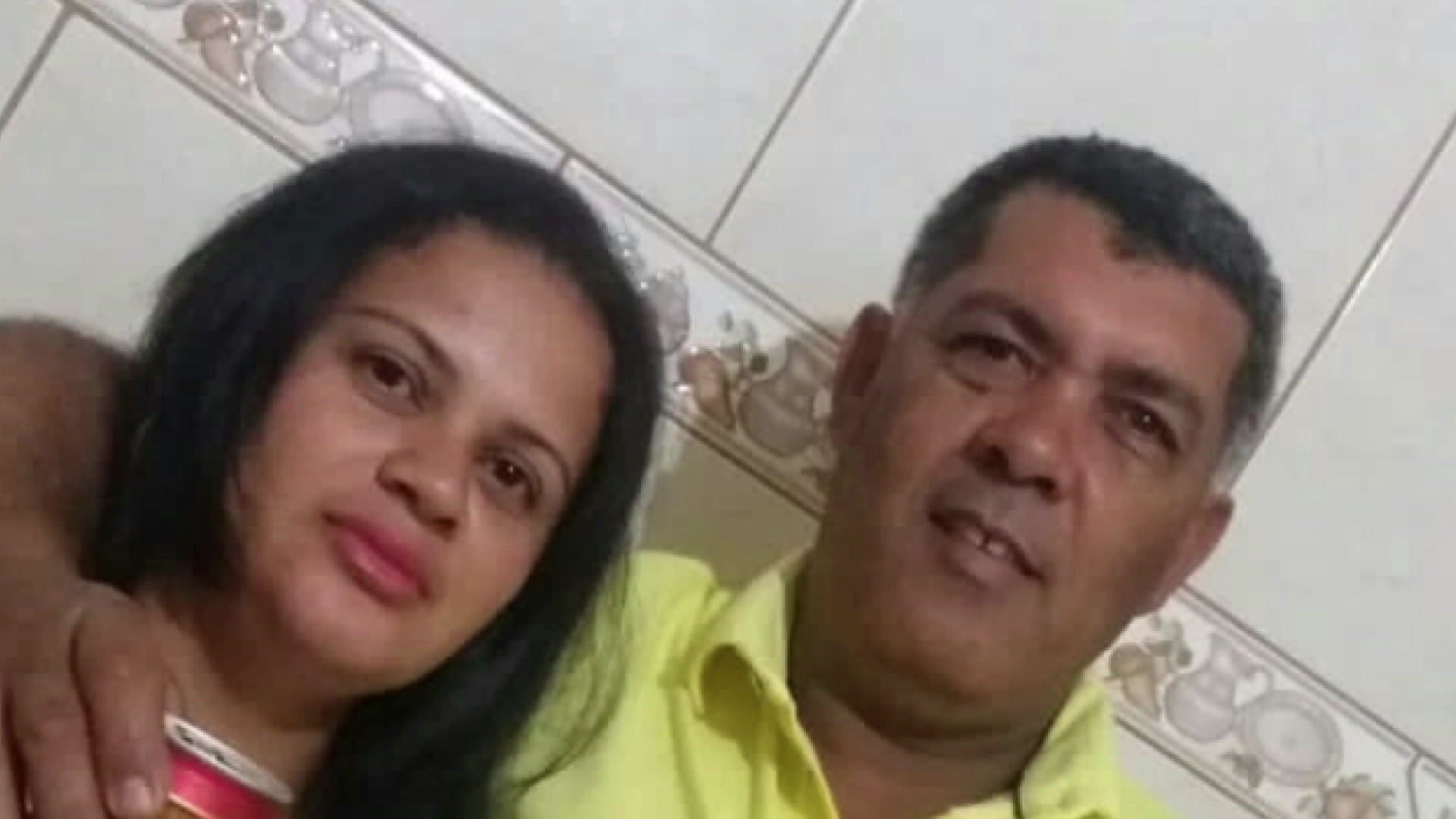 Casal morre e filhas ficam feridas após acidente entre carro e carreta no interior de SP
