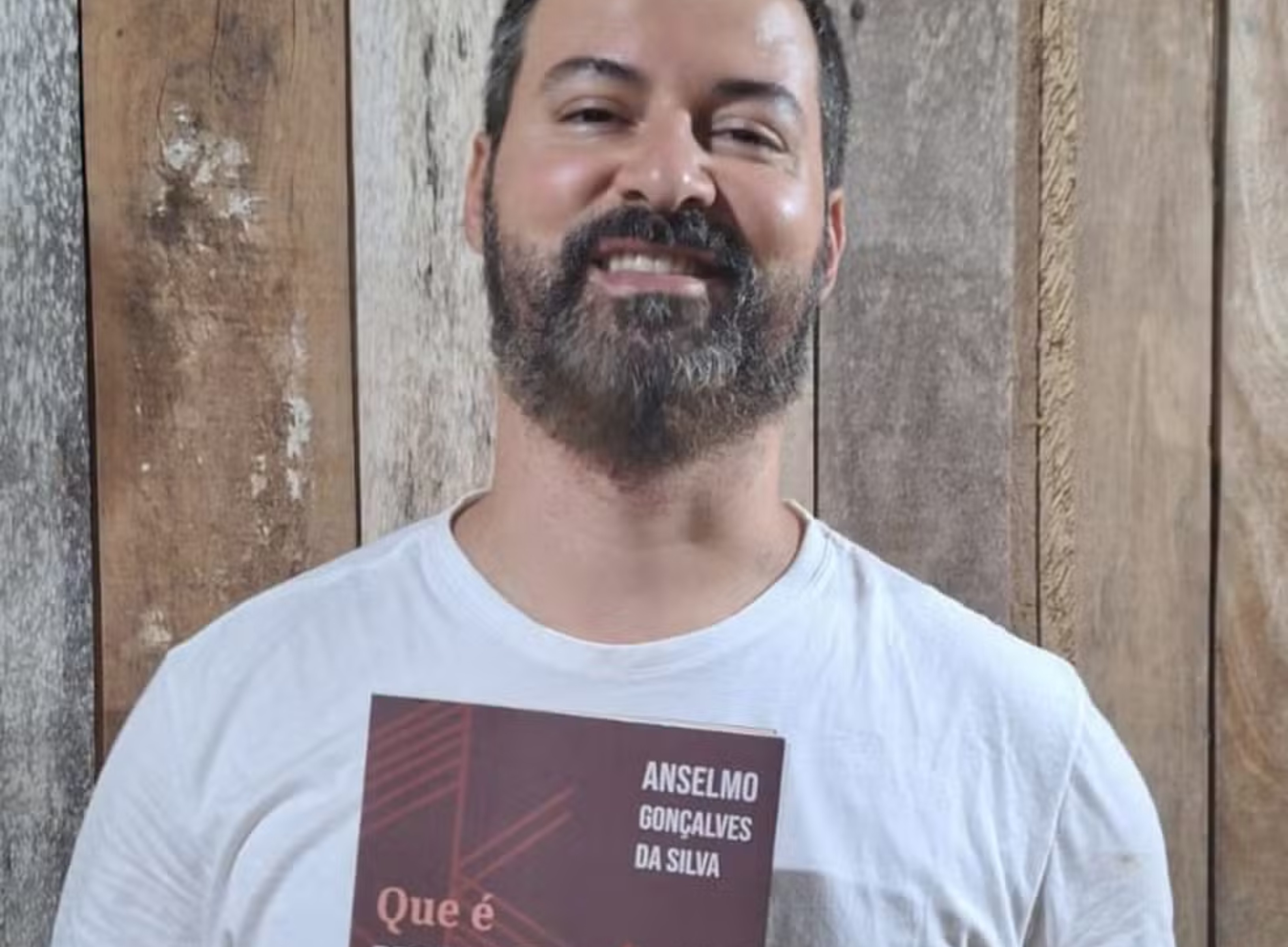 Professor do Acre é finalista do Prêmio Jabuti Acadêmico com livro sobre reservas extrativistas da Amazônia