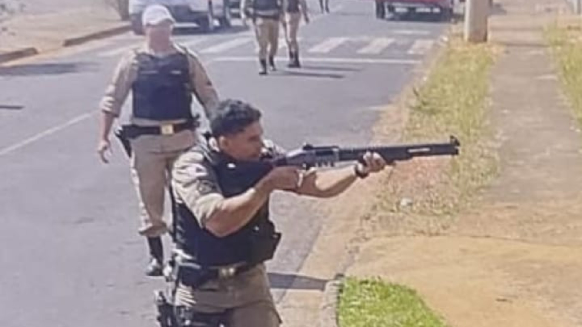 Tiroteio no Monte Hebron deixa ao menos um baleado e fecha escola em Uberlândia