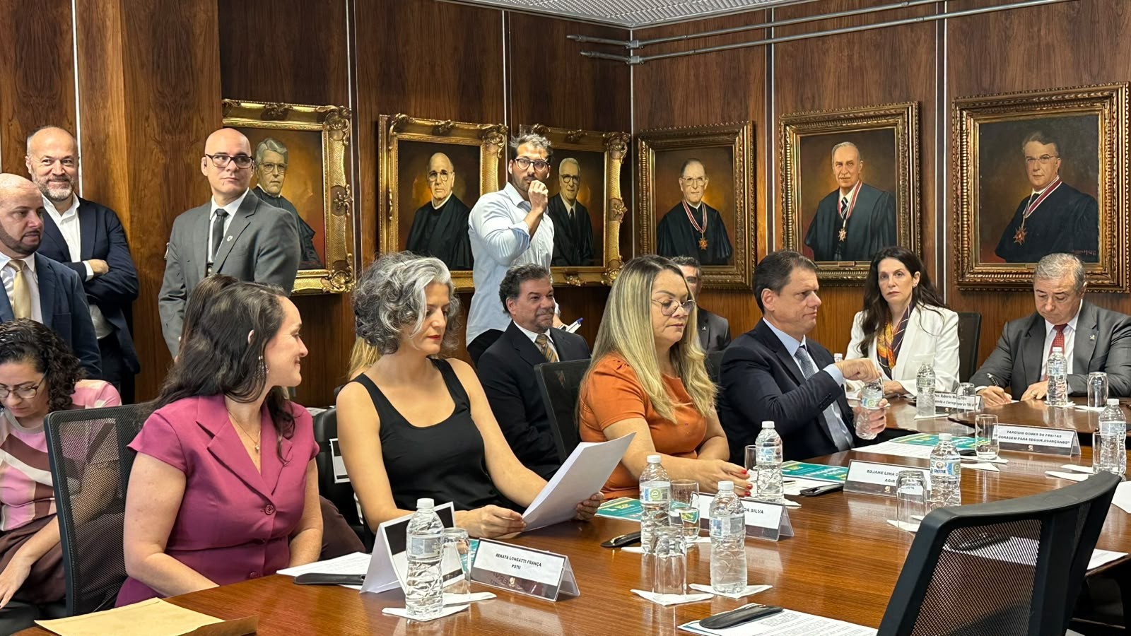 
Candidatos ao governo de SP assinam compromisso contra desinformação nas eleições 