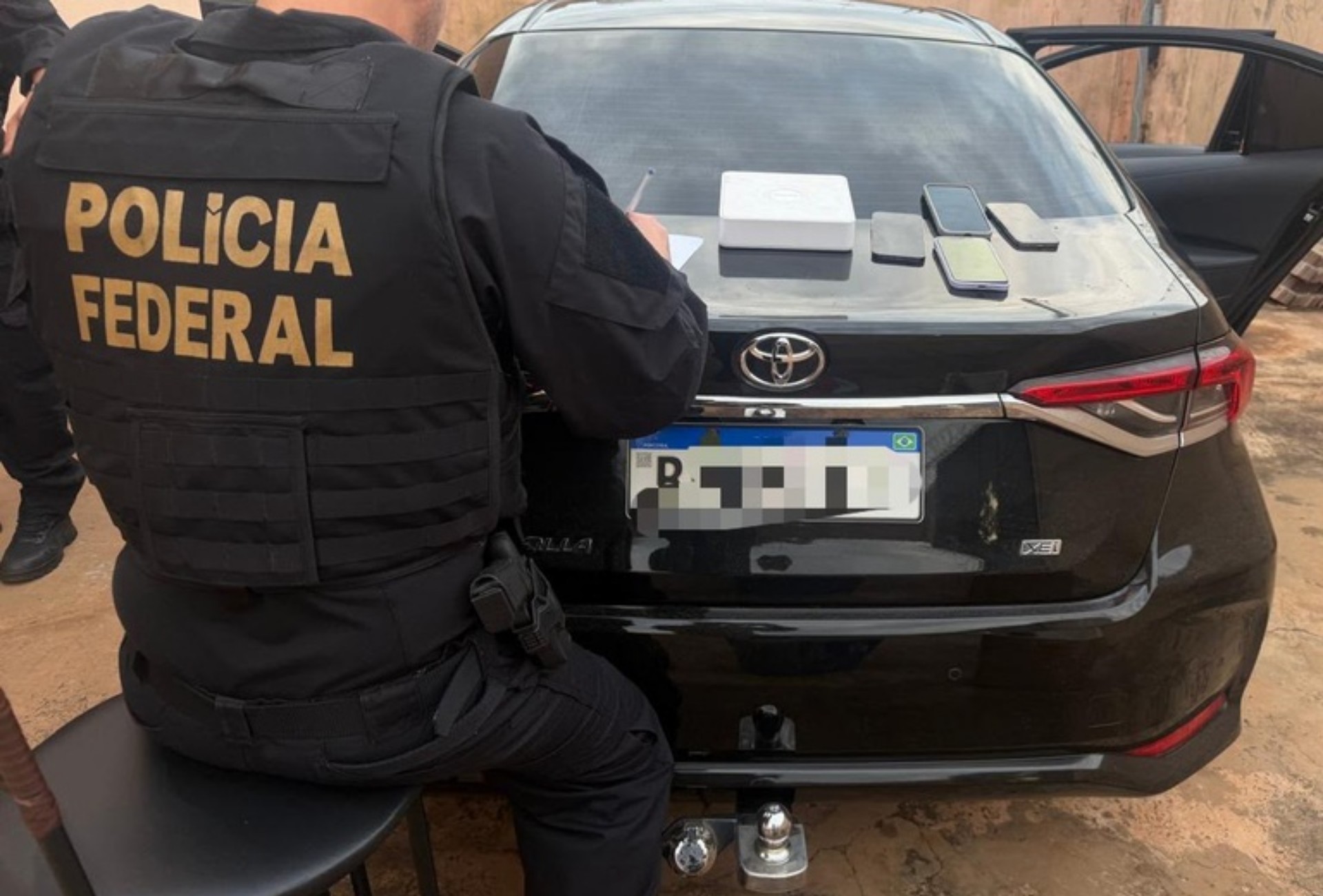 PF prende em Campo Grande suspeitos de vender eletrônicos do Paraguai e cobrar dívidas com armas