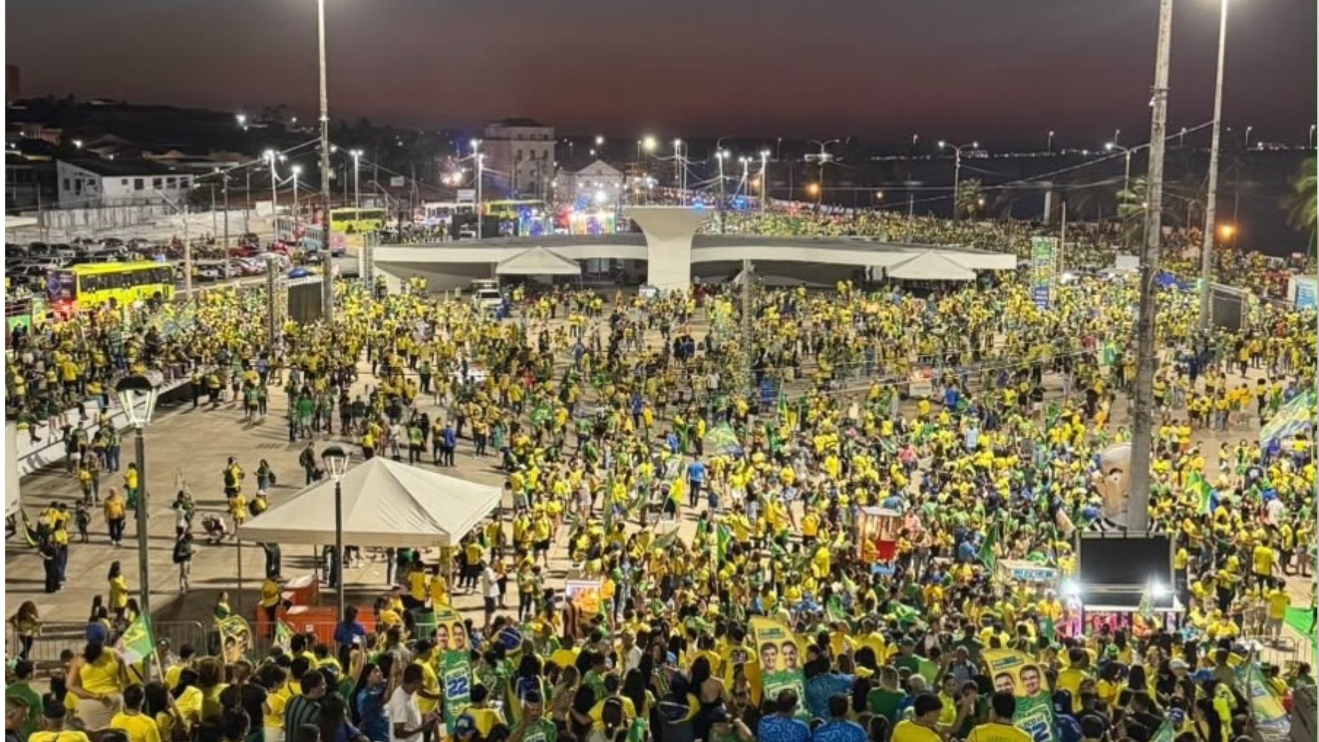 Apoiadores de Flávio Bolsonaro fazem ato em São Luís 
