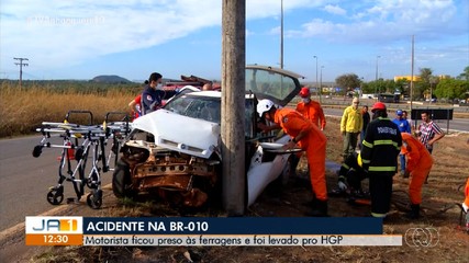 Motorista que bateu em poste na BR-010 é encaminhado ao HGP