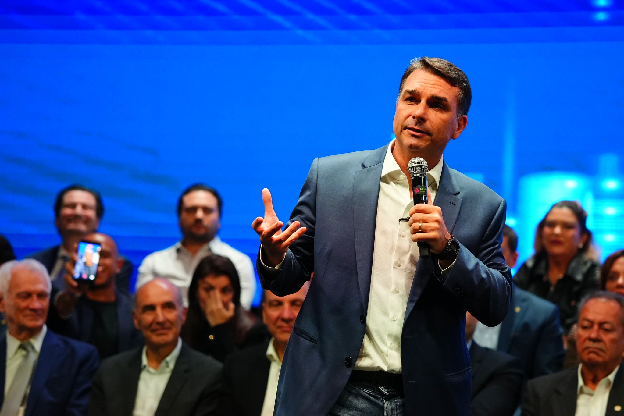 O tabuleiro de Flávio Bolsonaro: os nomes estratégicos que circulam nos bastidores para um eventual governo