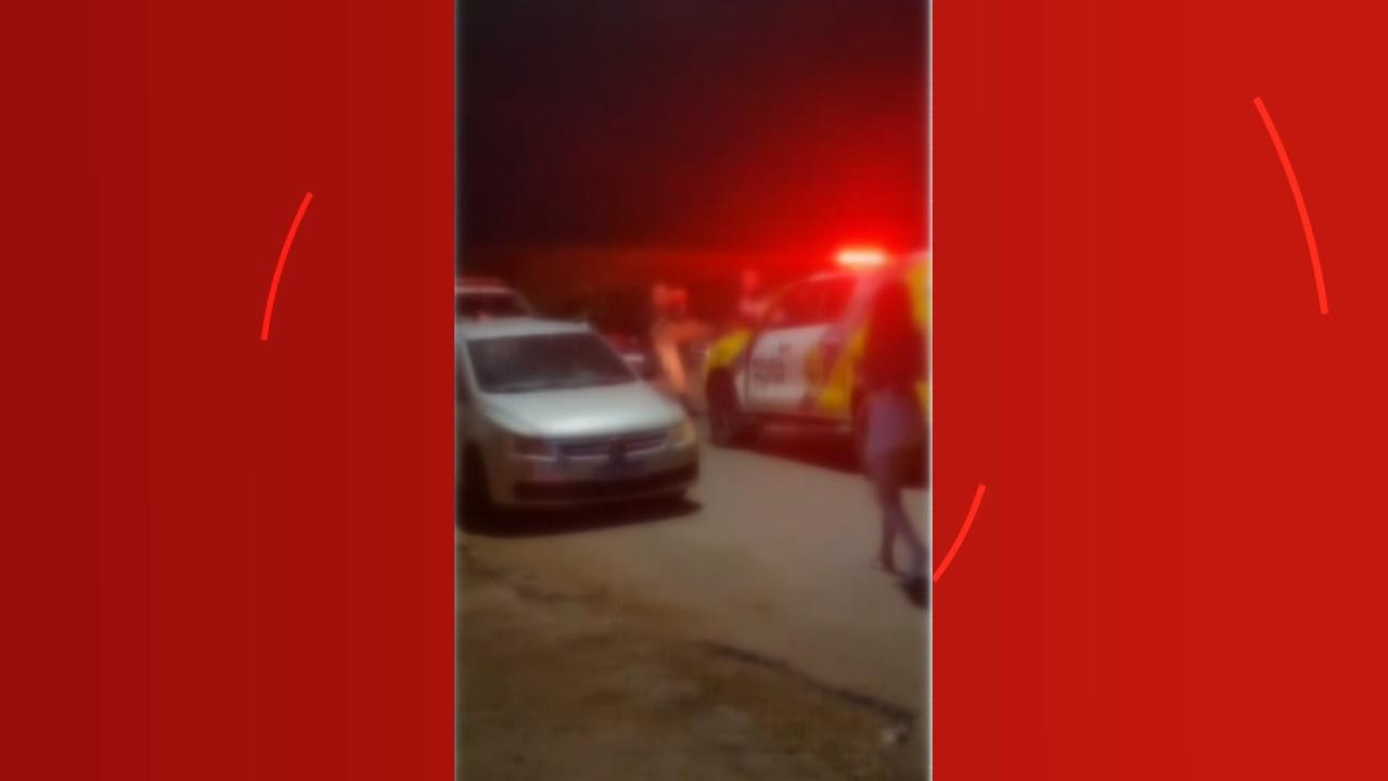 Policial militar é suspeito de chutar homem durante abordagem no Paraná: VÍDEO