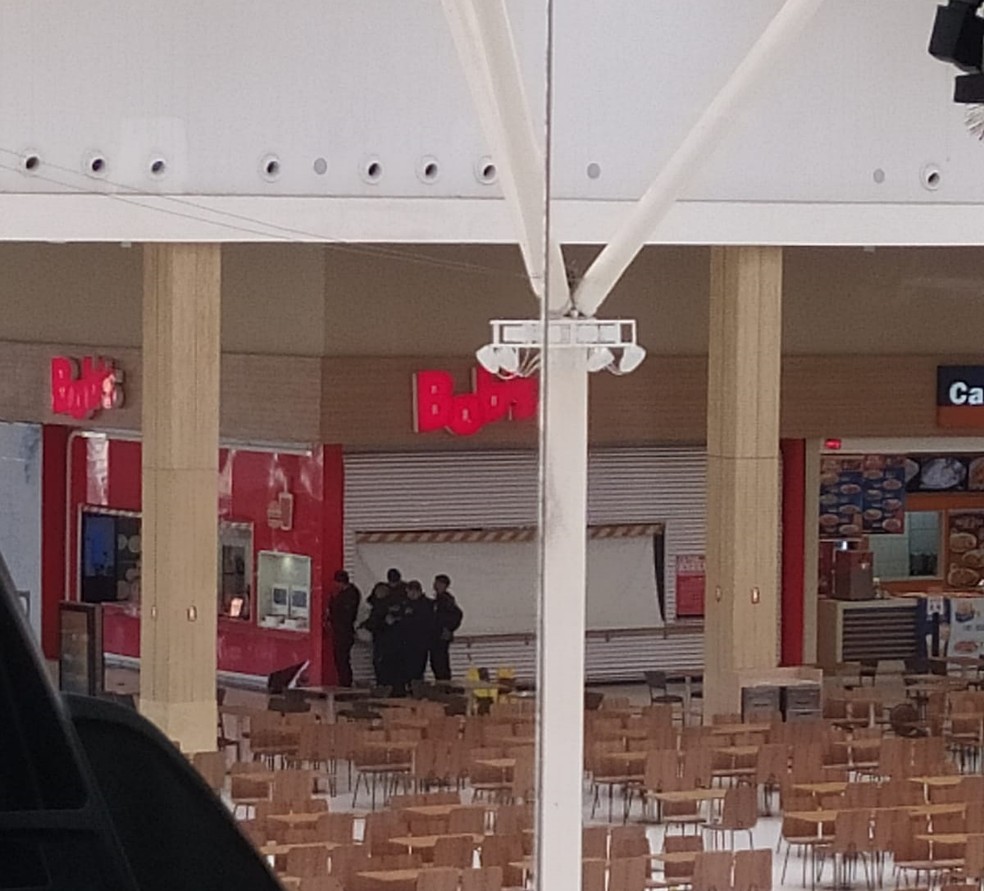 Polícia Militar está no Mangabeira Shopping após tiros — Foto: Arquivo pessoal/Renan Nóbrega