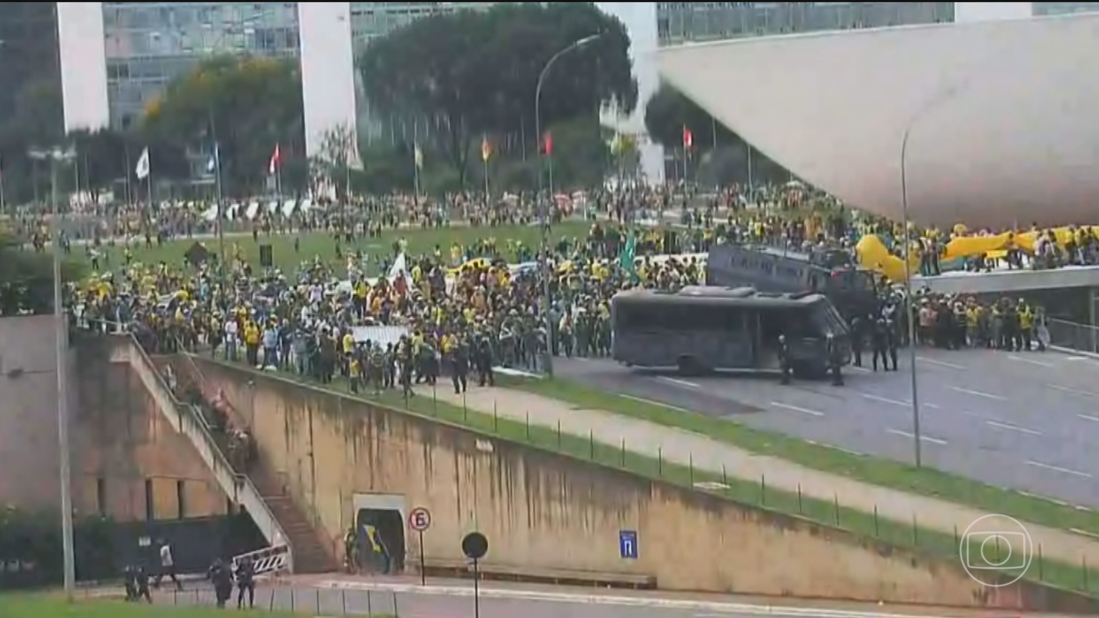 Líder do PL protocola requerimento de urgência para levar projeto da anistia ao plenário da Câmara