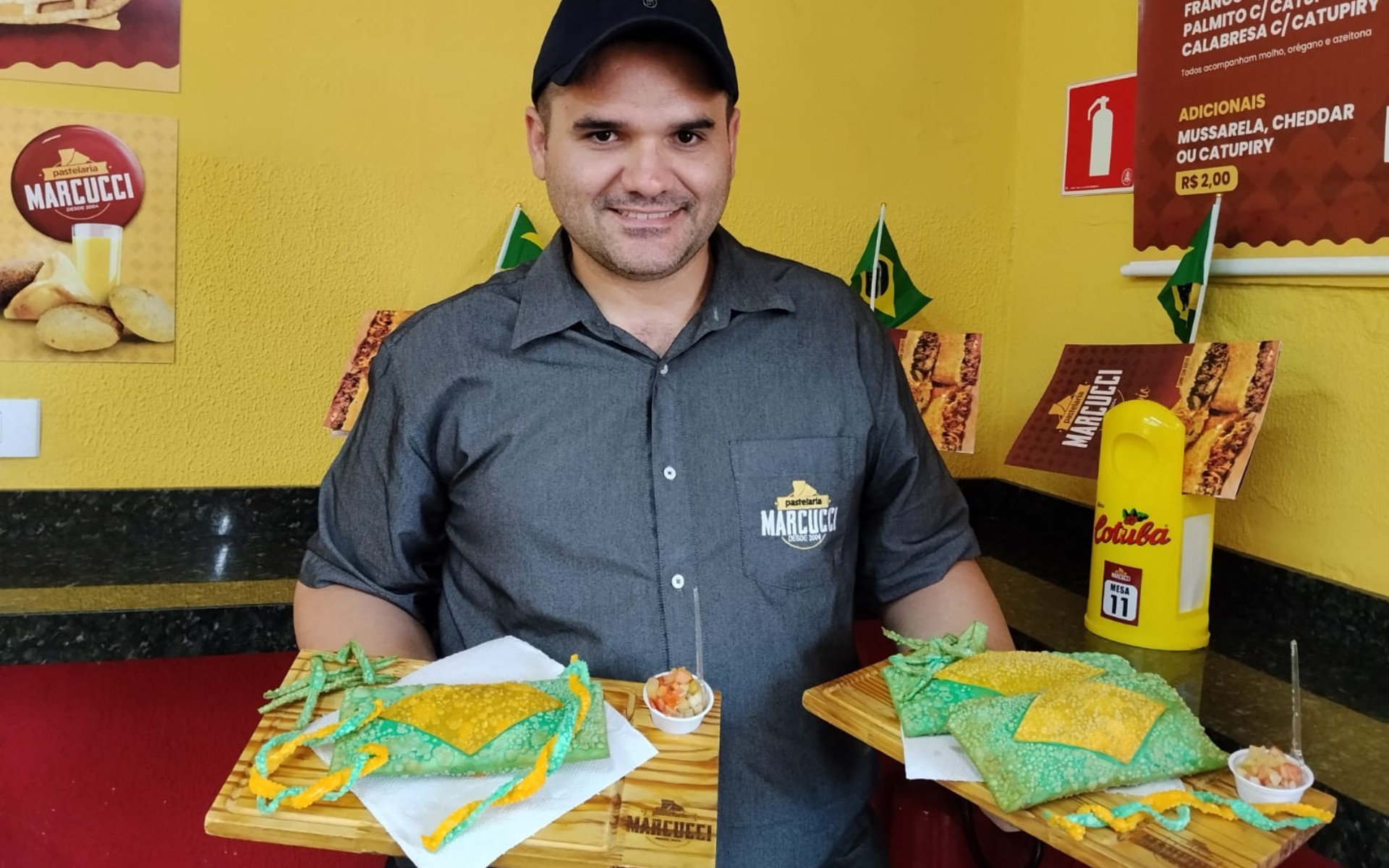 Pastel verde e amarelo: pastelaria inova em salgado típico
