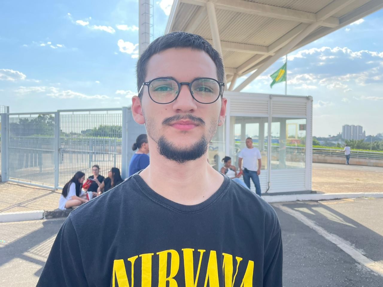 Com calor de 37º, candidato de São Carlos presta Enem de paletó para não perder prova: ‘se fosse trocar de roupa, ia atrasar’