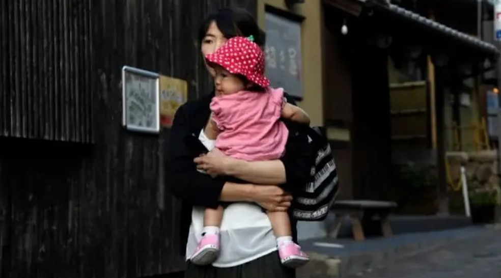 A taxa de fertilidade no Japão é baixa desde a década de 1970. — Foto: Getty Images via BBC