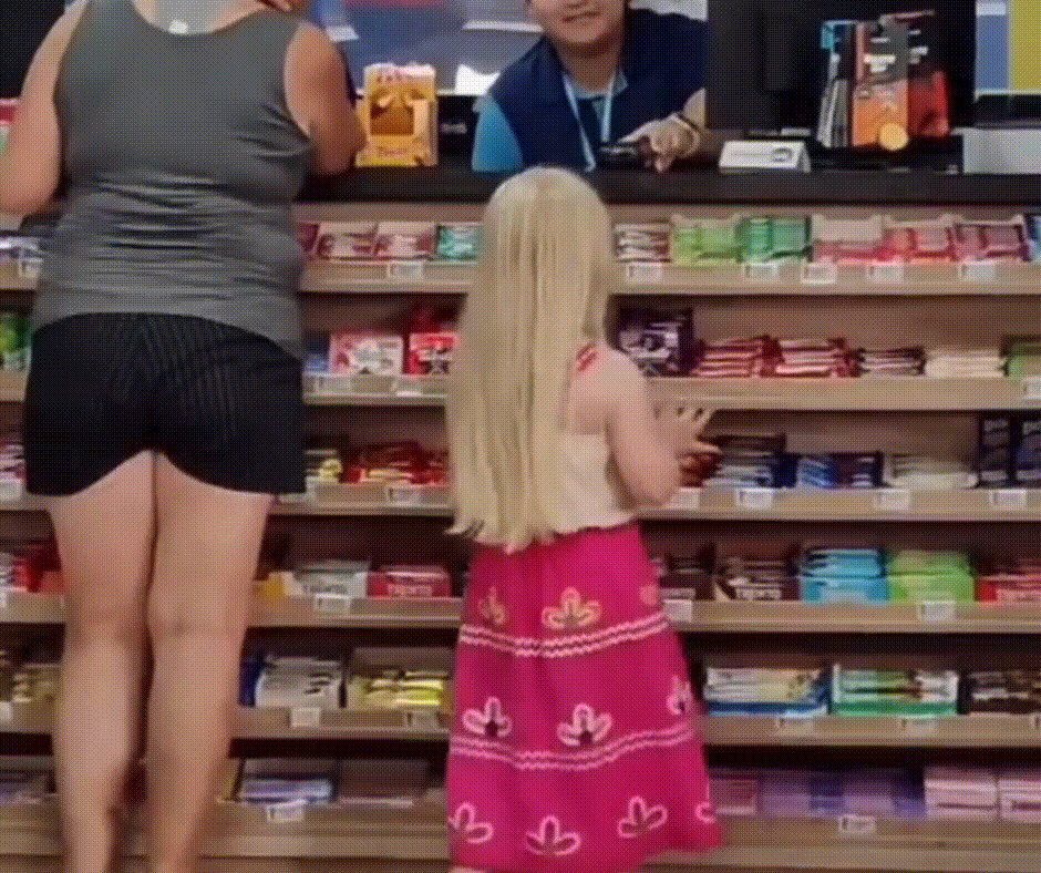 VÍDEO: Menina com síndrome de Down viraliza ao comprar pão de queijo sozinha em SC: 'Volto lá e compro um suco'