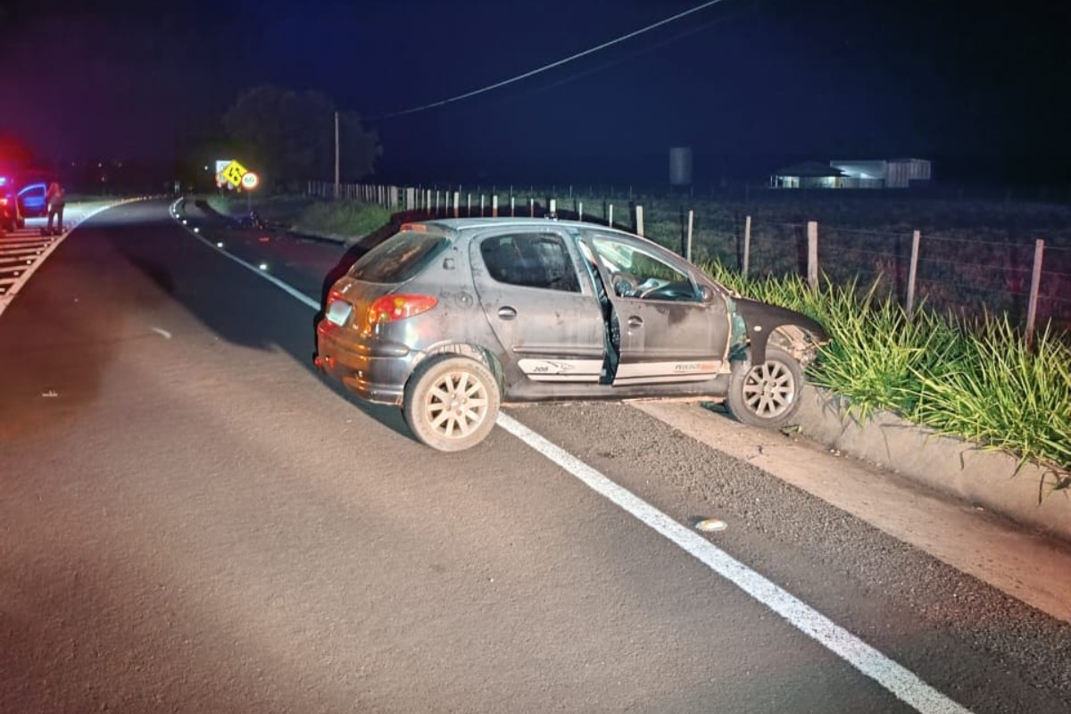 Motorista embriagado e com CNH cassada invade pista contrária, bate em moto e deixa duas mulheres gravemente feridas em Caiuá
