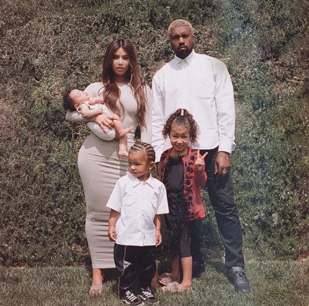 Kim Kardashian e Kanye West postam foto com todos os filhos pela primeira vez | Pop & Arte | G1