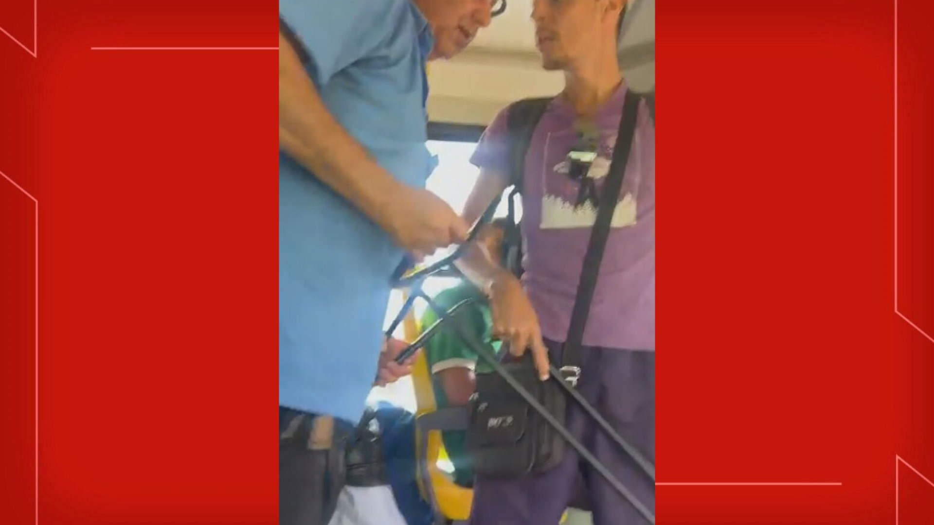 Motorista de ônibus briga com passageiro e se recusa a continuar viagem no DF; VÍDEO