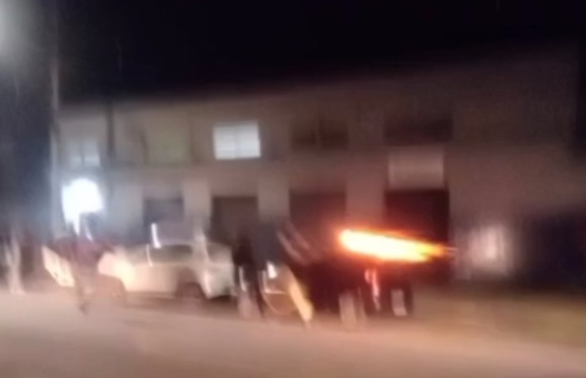 PM dispara contra grupo durante confusão e garrafadas em Juiz de Fora; VÍDEO