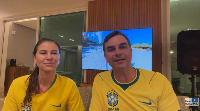 'Hoje é dia de jogo, nada nem ninguém me aborrece', diz Flávio Bolsonaro após ser alvo de Michelle em vídeo