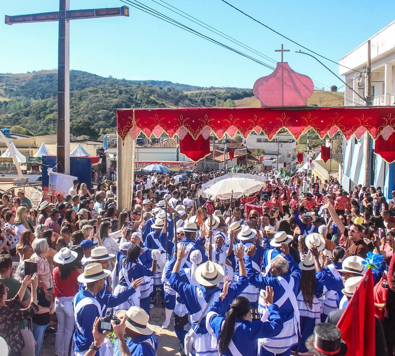 'Sabores, Sons e Memórias': Reinado do Rosário transforma Itapecerica com fé, cultura e tradição há mais de 200 anos