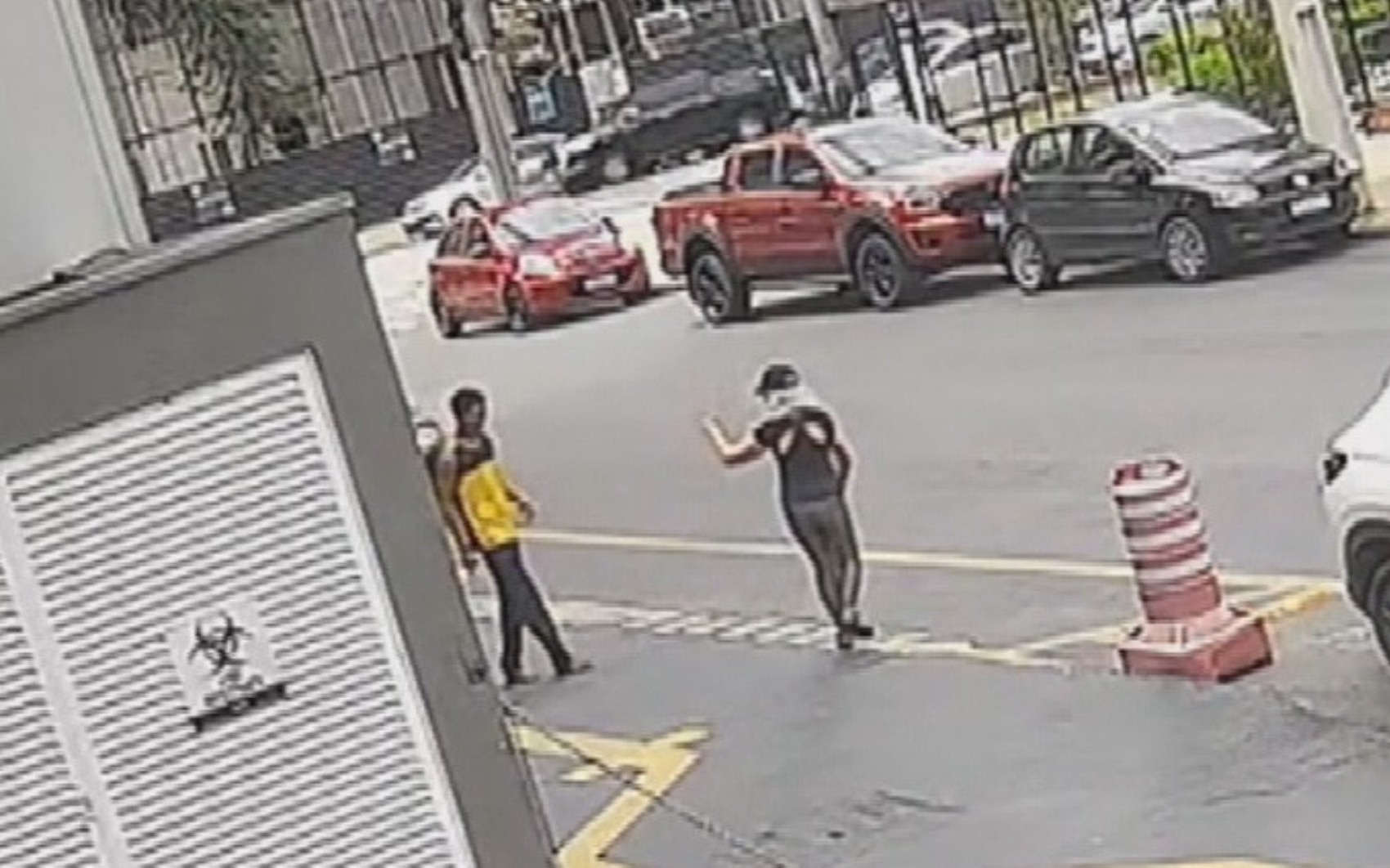 Homem que espancou professora da UFG era procurado pela família e foi achado após notícia sobre crime, diz esposa