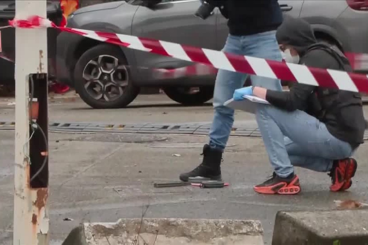 Motorista atira contra pedestres e mata uma pessoa e fere 4 perto de Paris