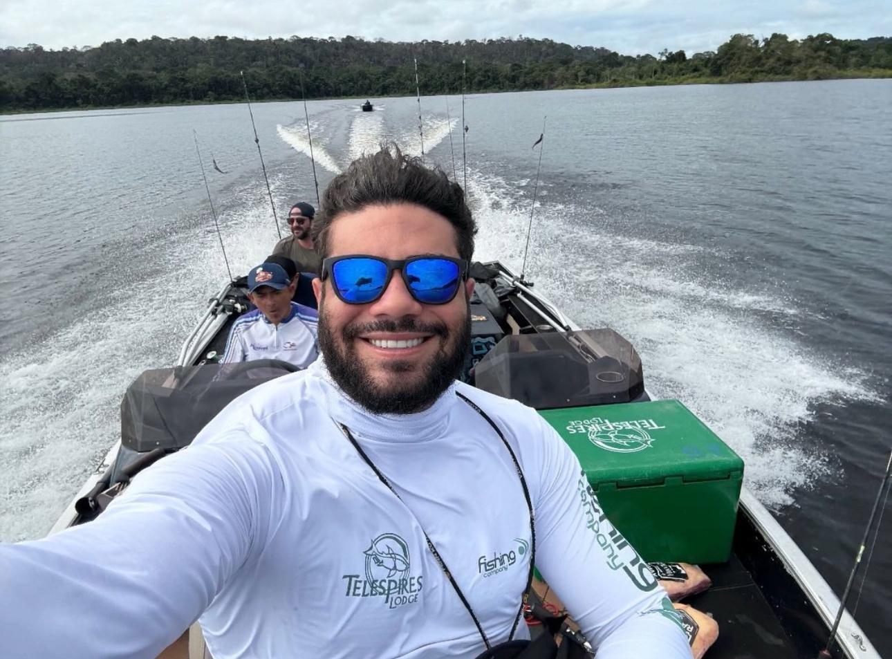 Dupla Henrique e Juliano em passeio no Pantanal de Mato Grosso, no carnaval 2025 — Foto: Reprodução