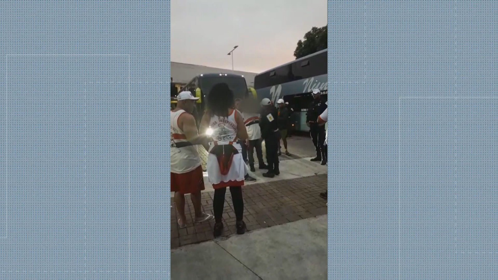 PM É FLAGRADO DANDO TAPAS NO ROSTO DE TORCEDOR DO São Paulo | Rio de Janeiro