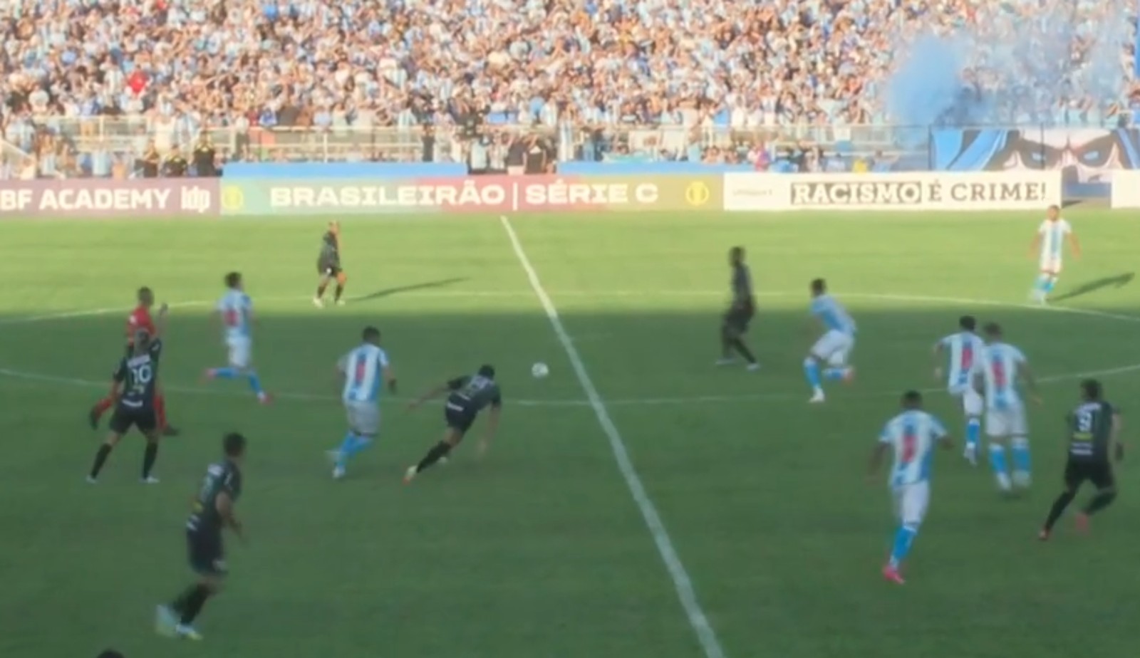 Três jogadores do Londrina denunciam empresários que tentaram 'comprar' cartão amarelo em jogo da Série C