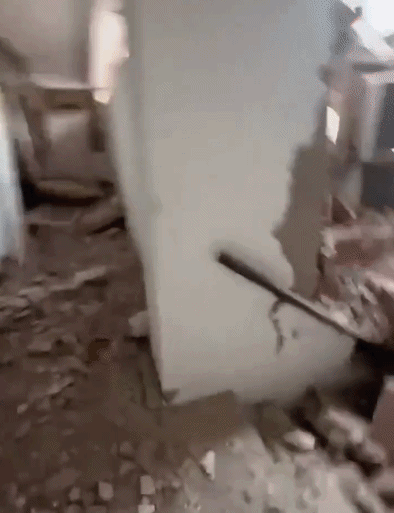 VÍDEO: Venezuelano mostra destruição dentro de prédio ao descer escadas após terremotos 