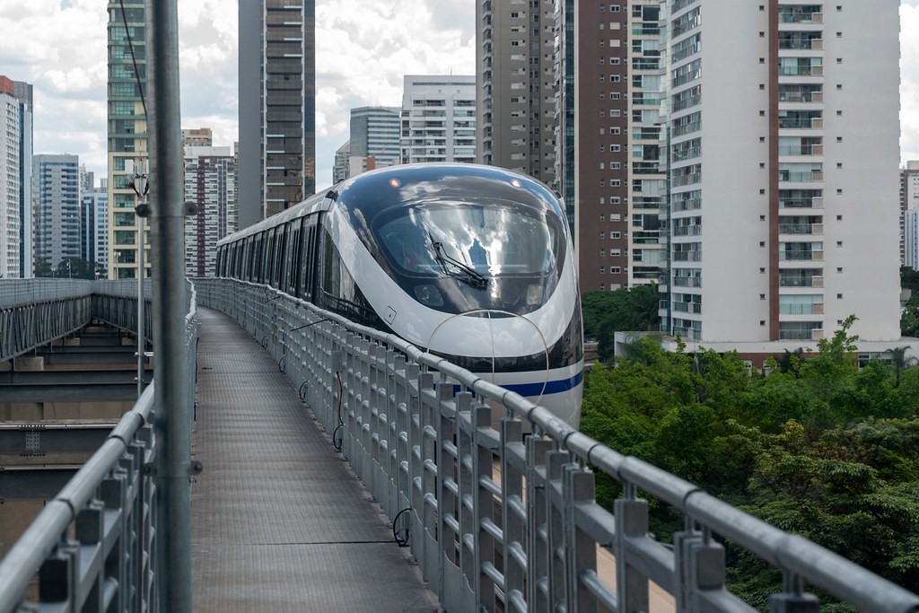 Linha 17-Ouro do Monotrilho tem 4ª falha com uso de ônibus Paese em 1 semana; problema no sistema de via gera operação parcial