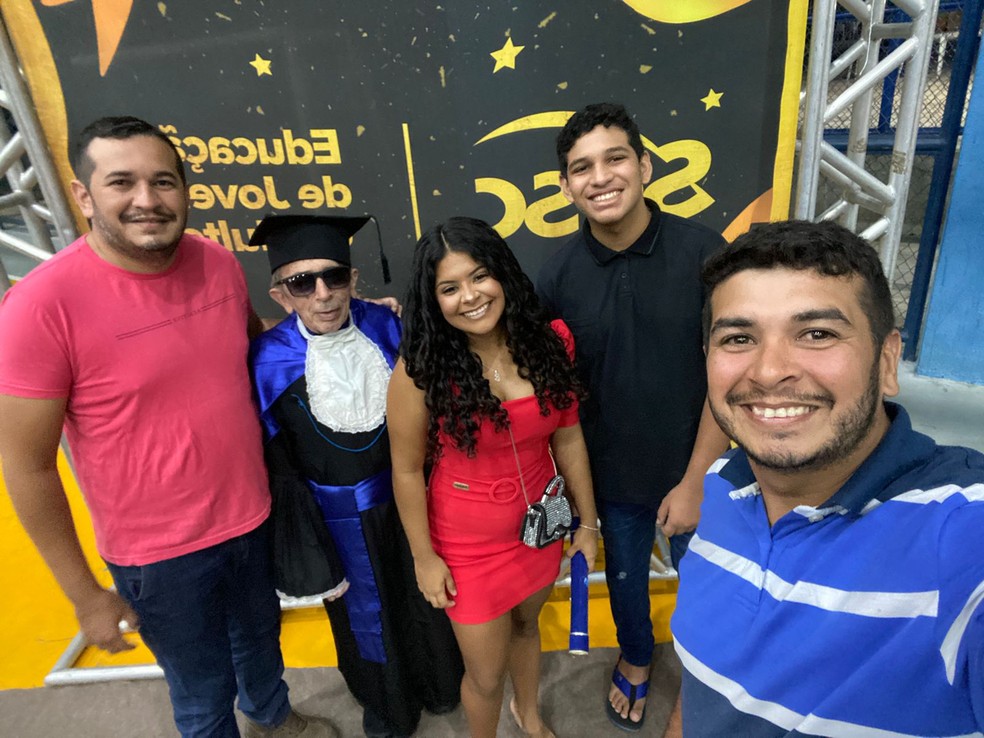 Roseli celebrou a conquista com toda a família. — Foto: Arquivo pessoal