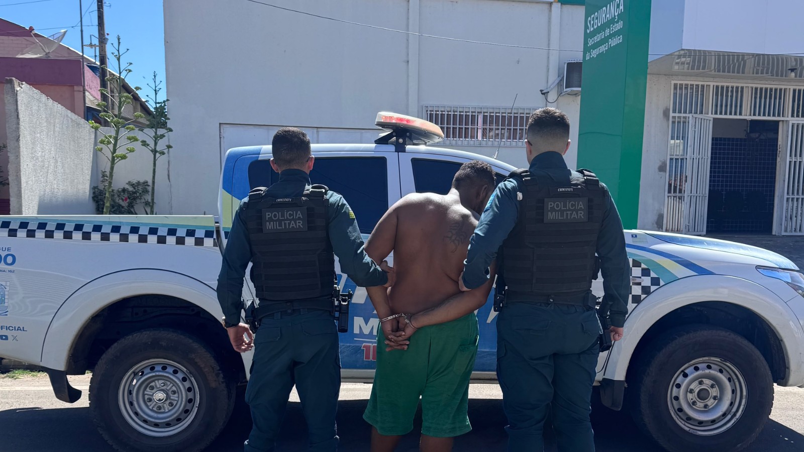 Filho é preso suspeito de agredir a mãe no PI; suspeito exigia dinheiro da vítima, diz PM