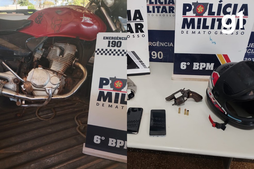 A moto usada no crime, celulares, capacetes e uma arma foram apreendidos — Foto: Polícia Militar