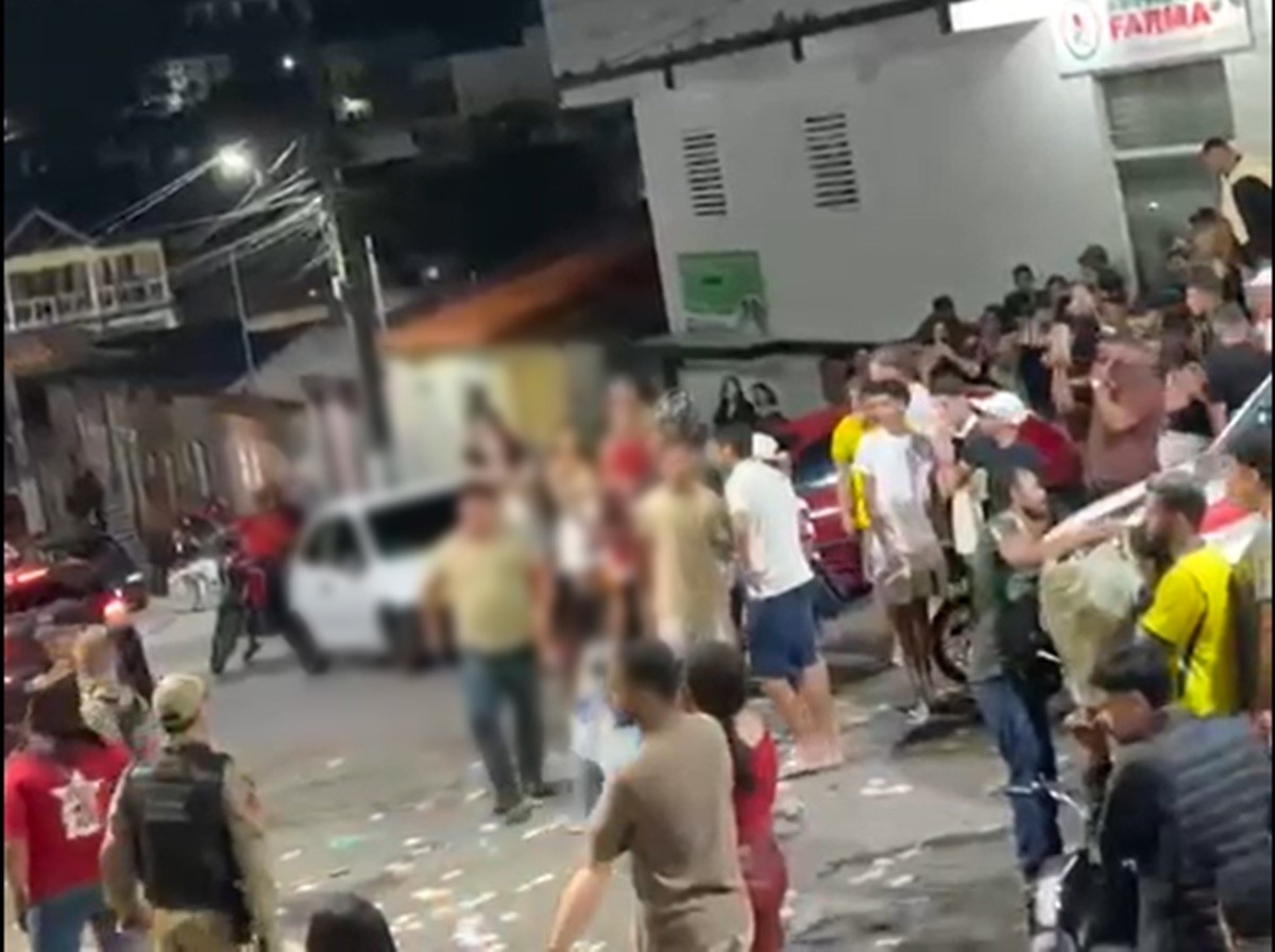 Homem é baleado por policial durante confusão em evento político, na PB; VÍDEO  