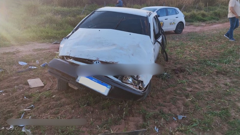 Mulher morre ao capotar carro durante tentativa de ultrapassagem em Lupércio (SP) — Foto: Reprodução/Artesp