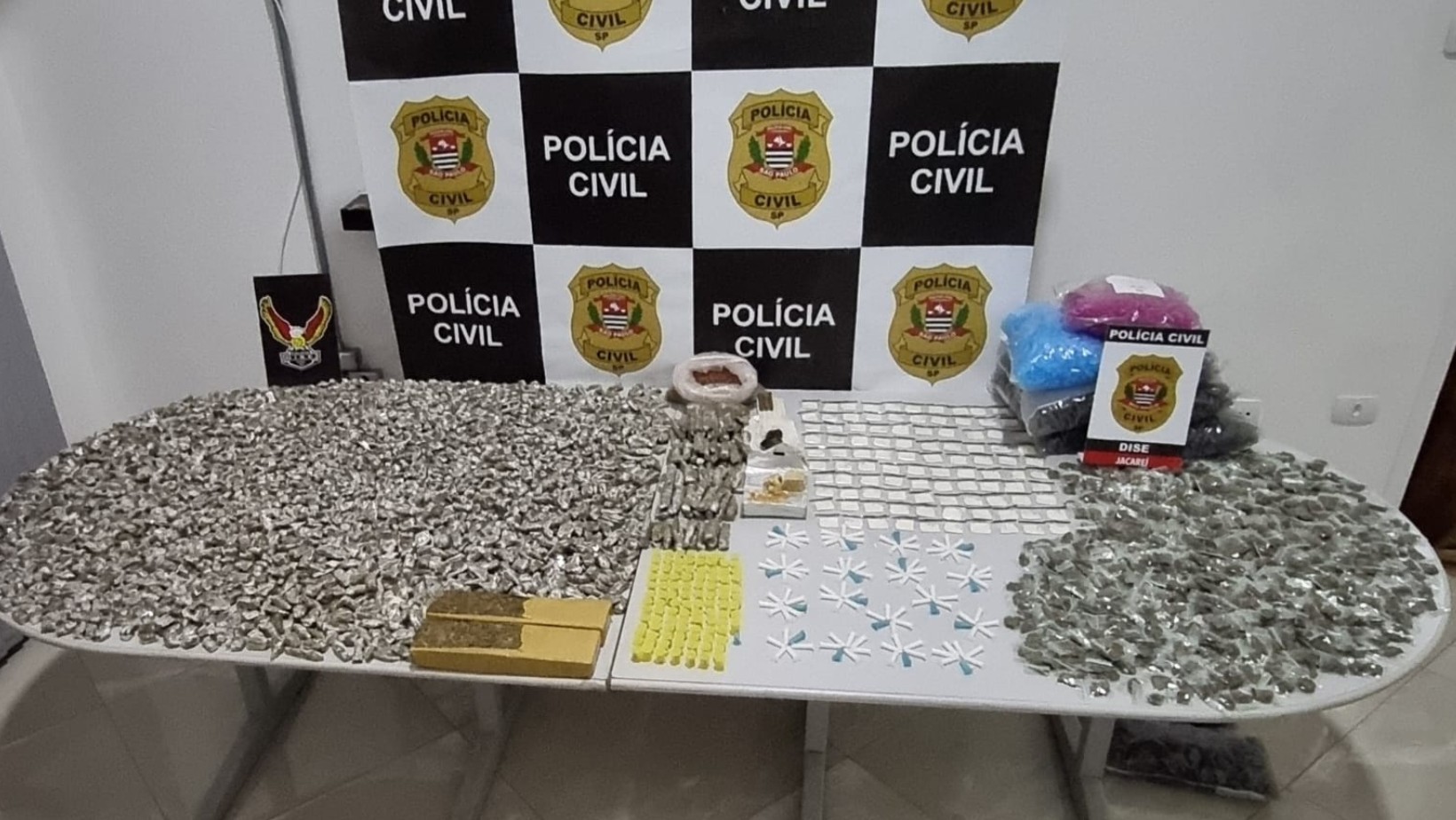 DISE de Jacareí prende dupla por tráfico e apreende mais de 3 mil porções de drogas em garagem de condomínio