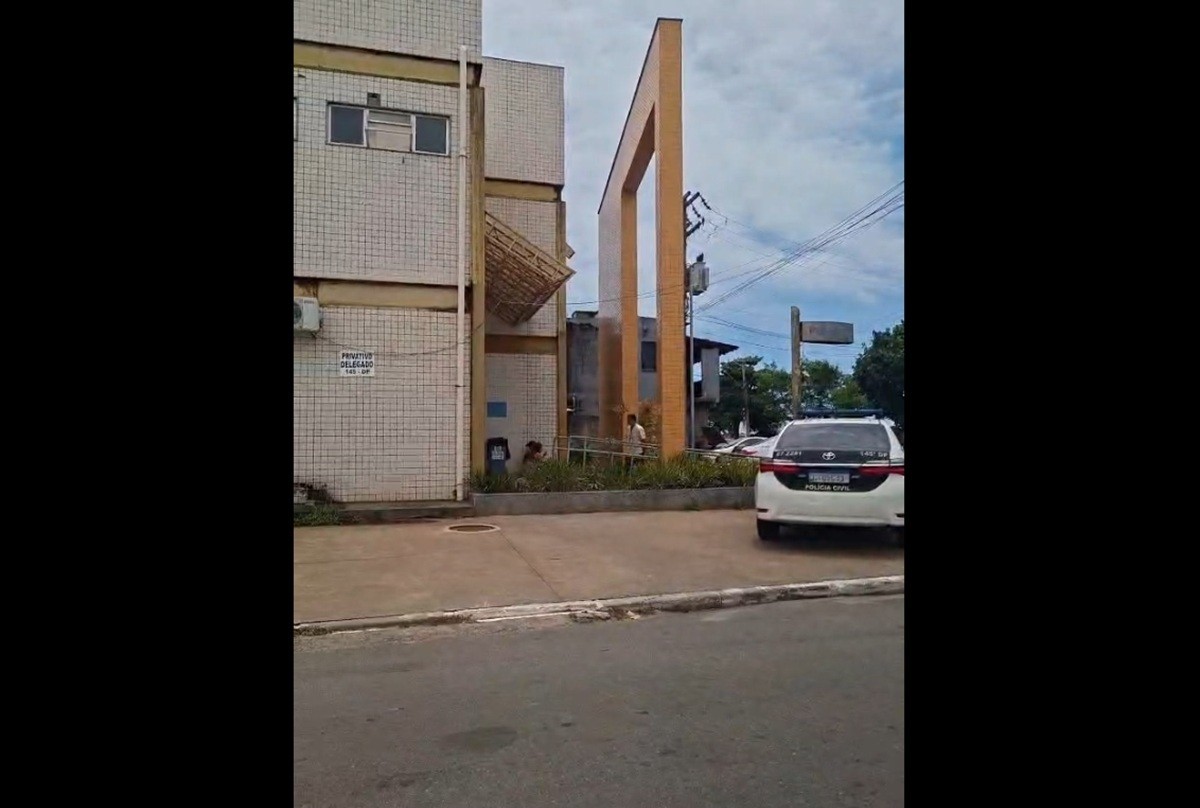 Médico envolvido em acidente com duas mortes se apresenta à delegacia em São João da Barra