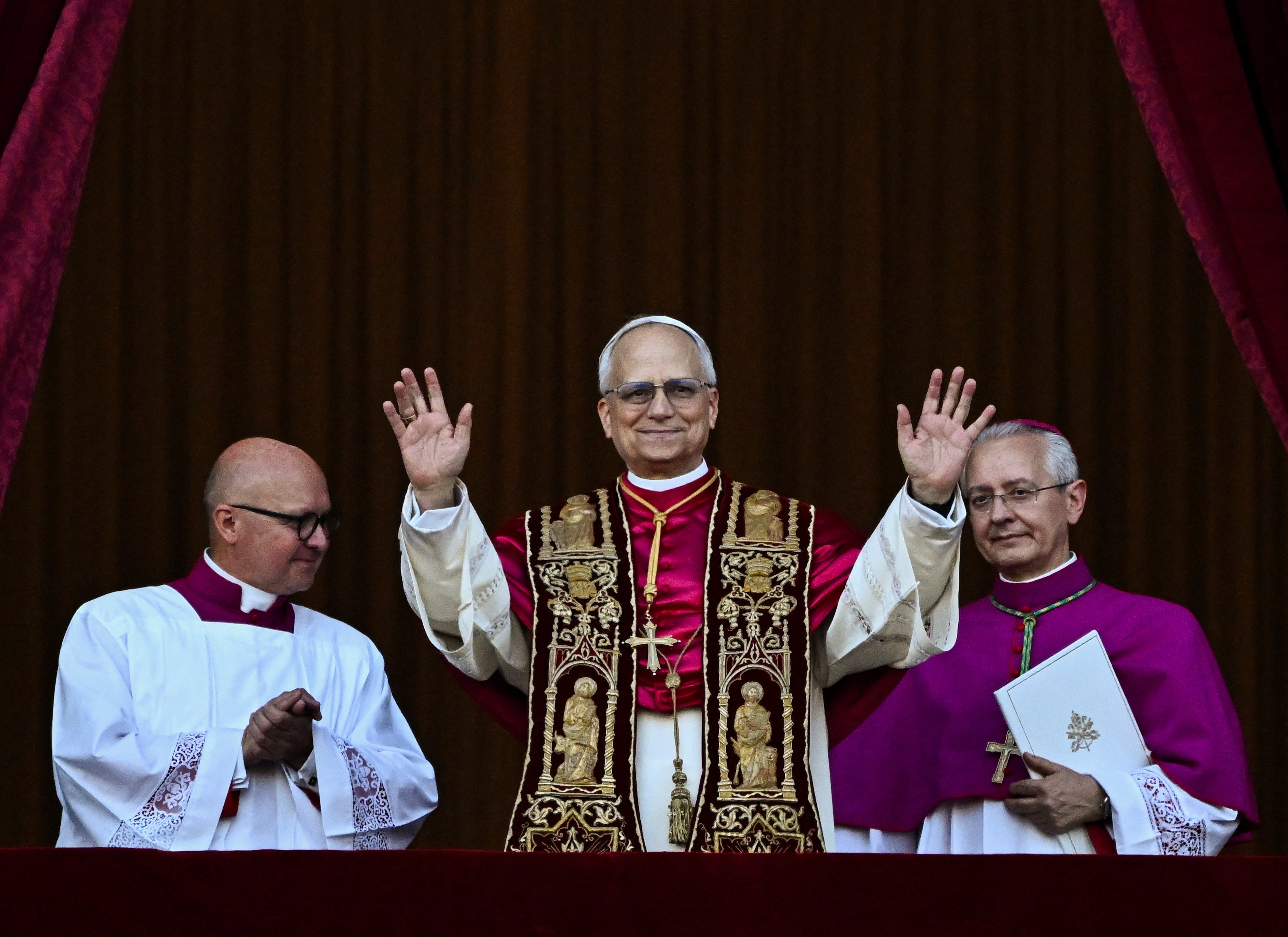 Novo papa é escolhido: veja FOTOS e VÍDEOS do dia decisivo do conclave de 2025
