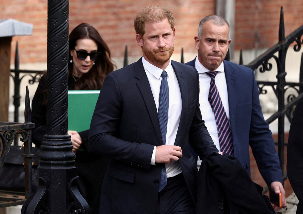 Príncipe Harry chega para uma das sessões do processo que moveu contra tabloides britânicos, em Londres, em 27 de março de 2023.  — Foto: Henry Nicholls/Reuters